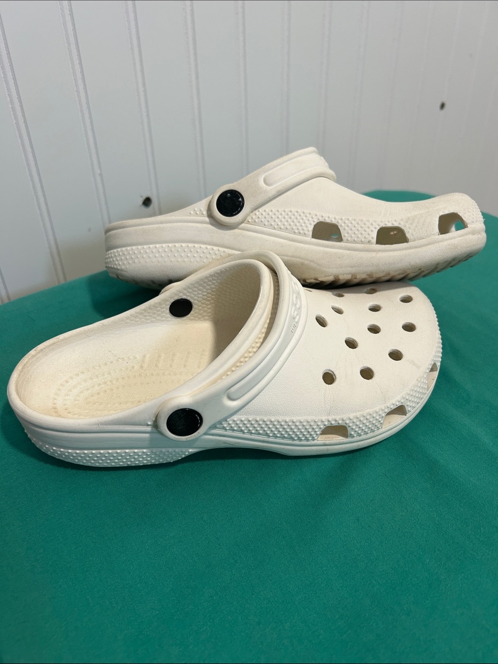 CROCS Kids White Casual Shoes Slip-On Sz: j3 - Picture 7 of 10